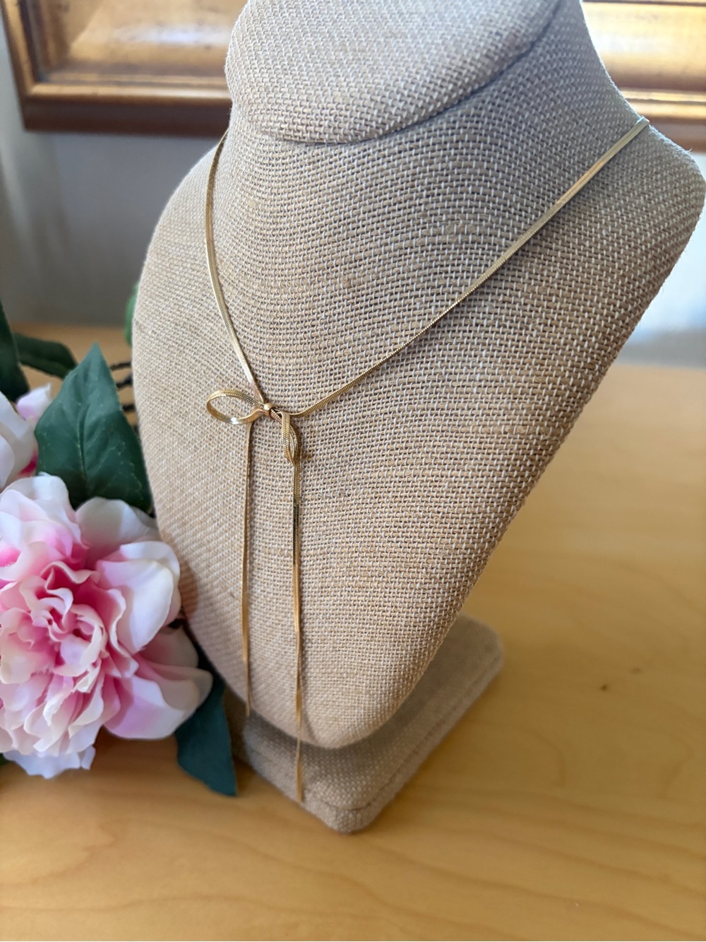 Anthropologie Gold plated delicate Bow Lariat Necklace adjustable length Y